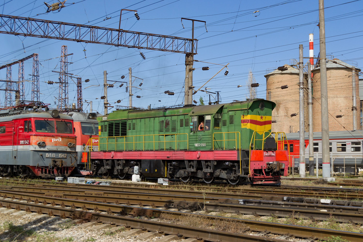 ВЛ10-1542; 2ЭС4К-117; ЧМЭ3-5988