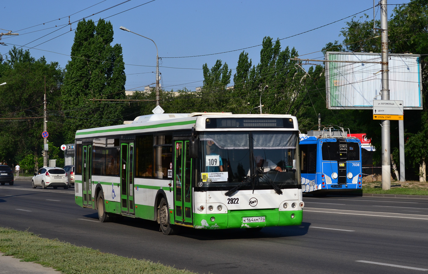 ЛиАЗ-5292.21 № 2922; "Белкоммунмаш" 32100D № 7038