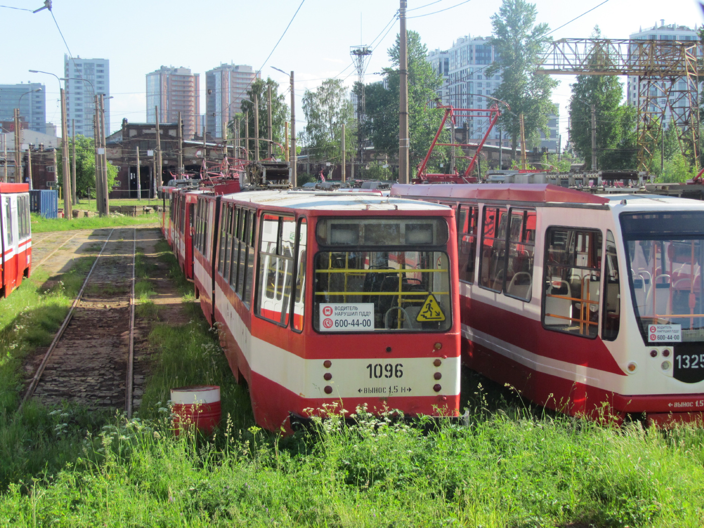 ЛВС-86К № 1096; 71-134А (ЛМ-99АВН) № 1325