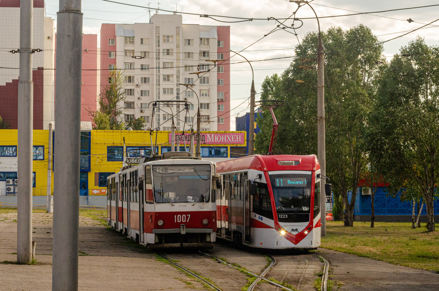 Tatra T6B5SU № 1008; Tatra T6B5SU № 1007; БКМ Т811 № 1223