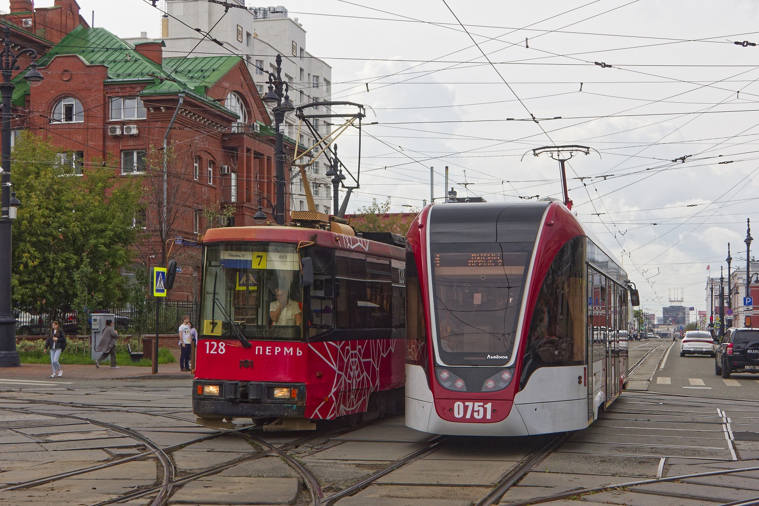 БКМ 60102  № 128; 71-911ЕМ «Львёнок» № 0751