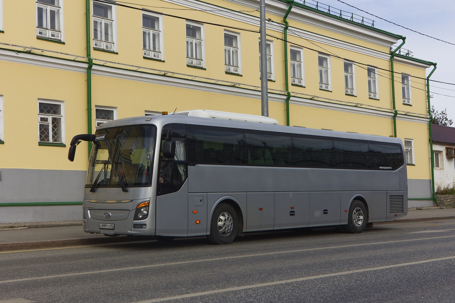 Hyundai Universe Space Luxury № Е 899 ТО 82