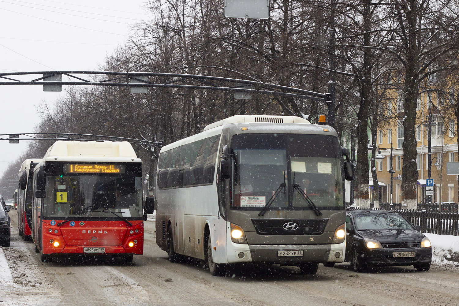 Hyundai Universe Xpress Noble № 86 (У 232 УЕ 96); ЛиАЗ-5292.67 (CNG) № Н 895 ВО 159