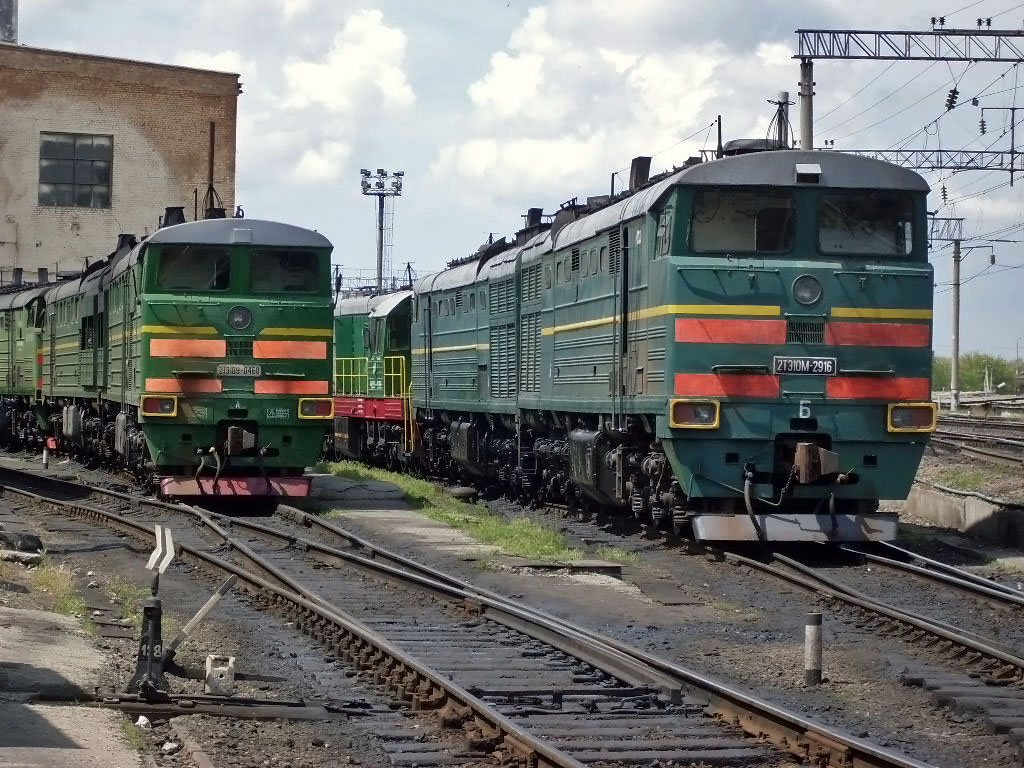 2ТЭ10М-2916; 2ТЭ10У-0460