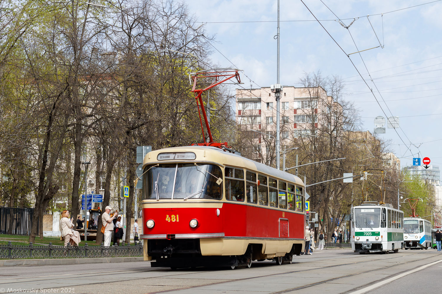 Tatra T3SU (двухдверная)  № 481; Tatra T7B5  № 7005; 71-608КМ  № 1001