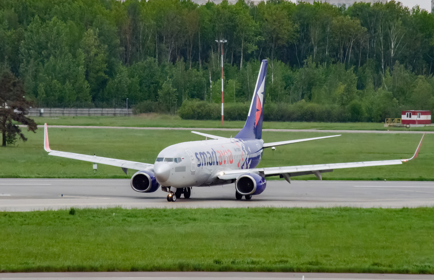 Boeing 737-700  RA-73651
