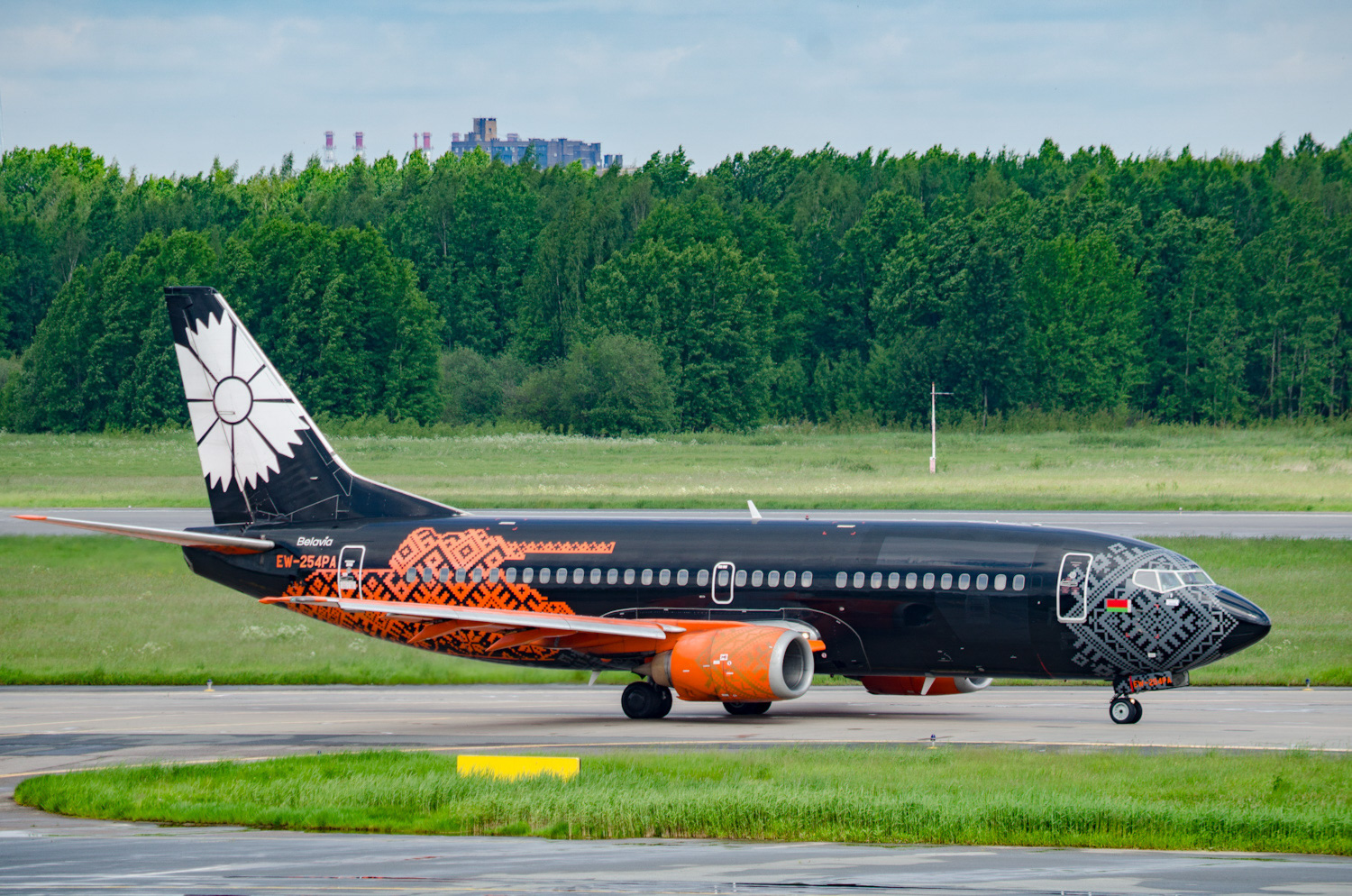 Boeing 737-500  EW-254PA