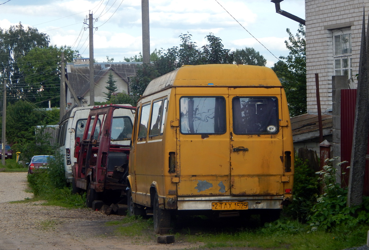 Mercedes-Benz T1 № 2TAX1524; Mercedes-Benz T1 № 2TAX1525