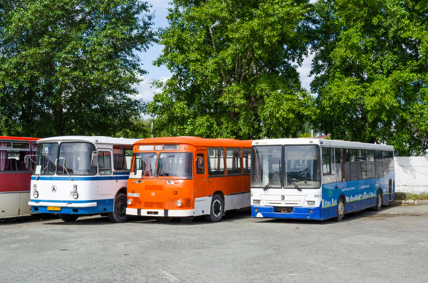 ЛАЗ 695Н № АР 441 66; ЛиАЗ-677МБ № В 872 ЕТ 196; НефАЗ-5299-20-32 № 1057