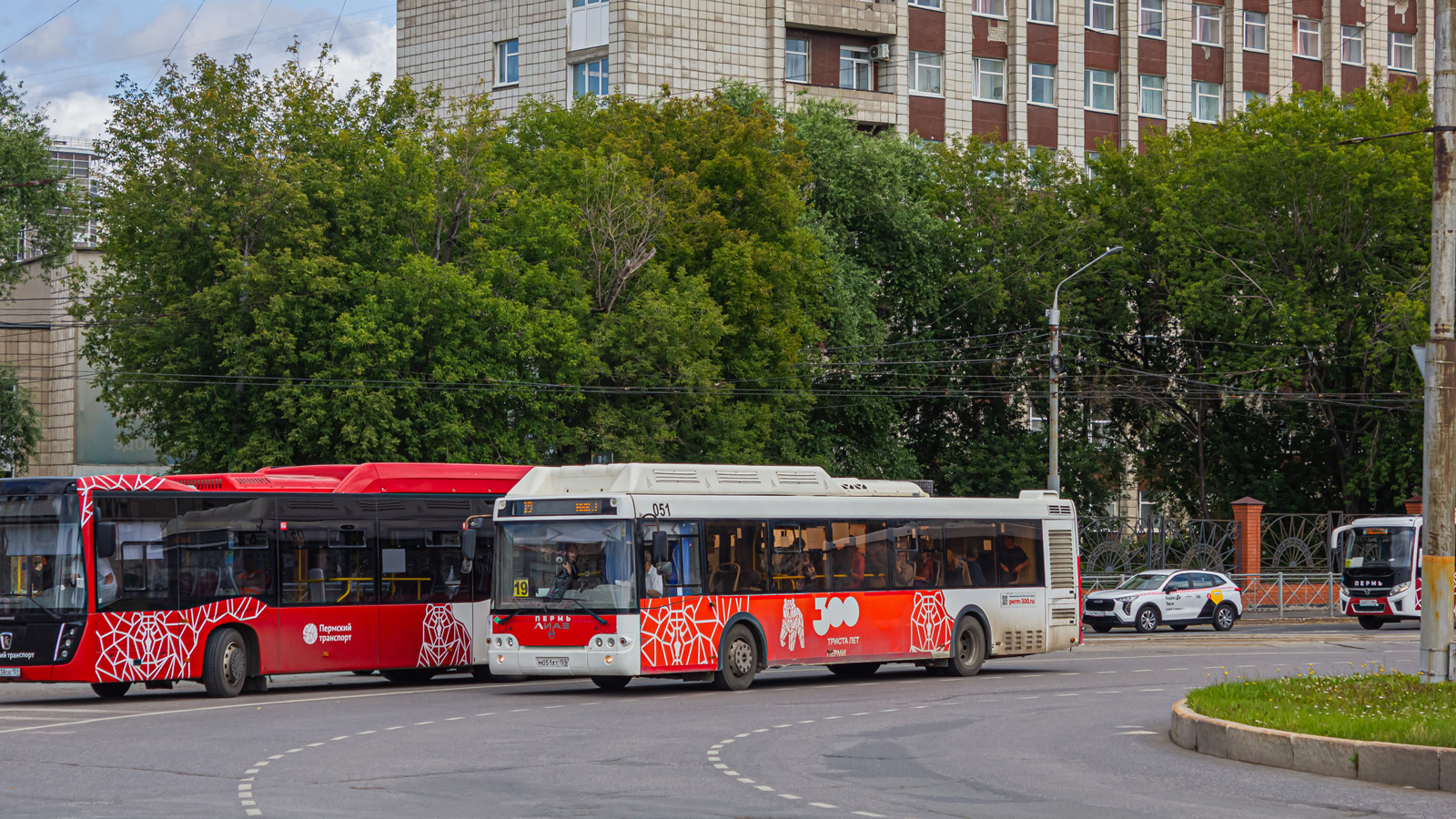 НефАЗ-5299-40-57 (CNG) № Р 938 ОЕ 159; ЛиАЗ-5292.67 (CNG) № М 051 ХТ 159