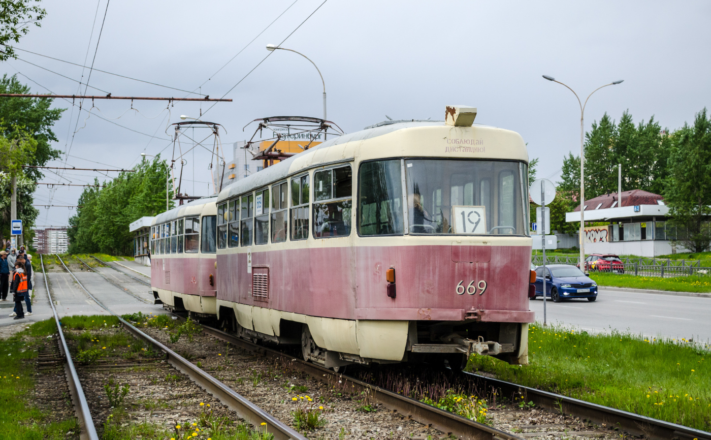 Tatra T3SU № 692