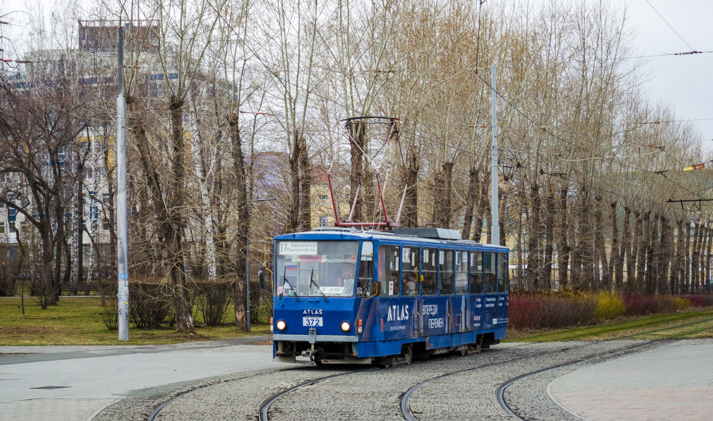 Tatra T6B5SU № 372