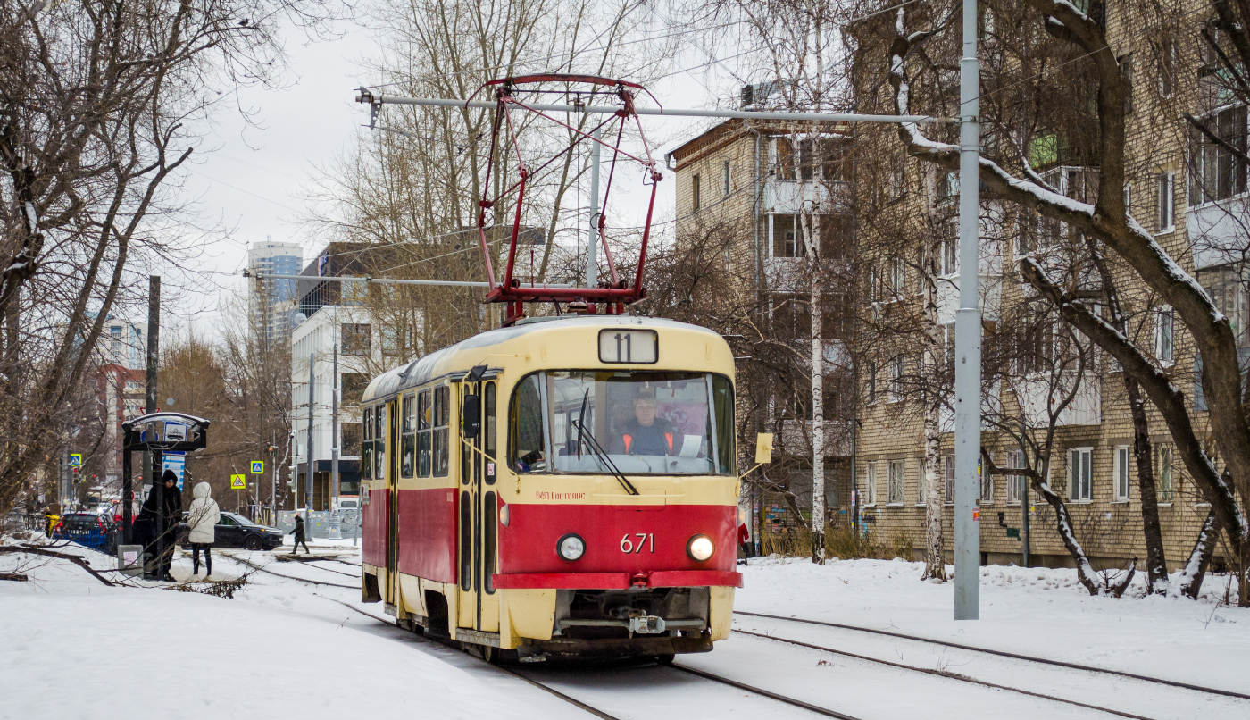 Tatra T3SU № 671