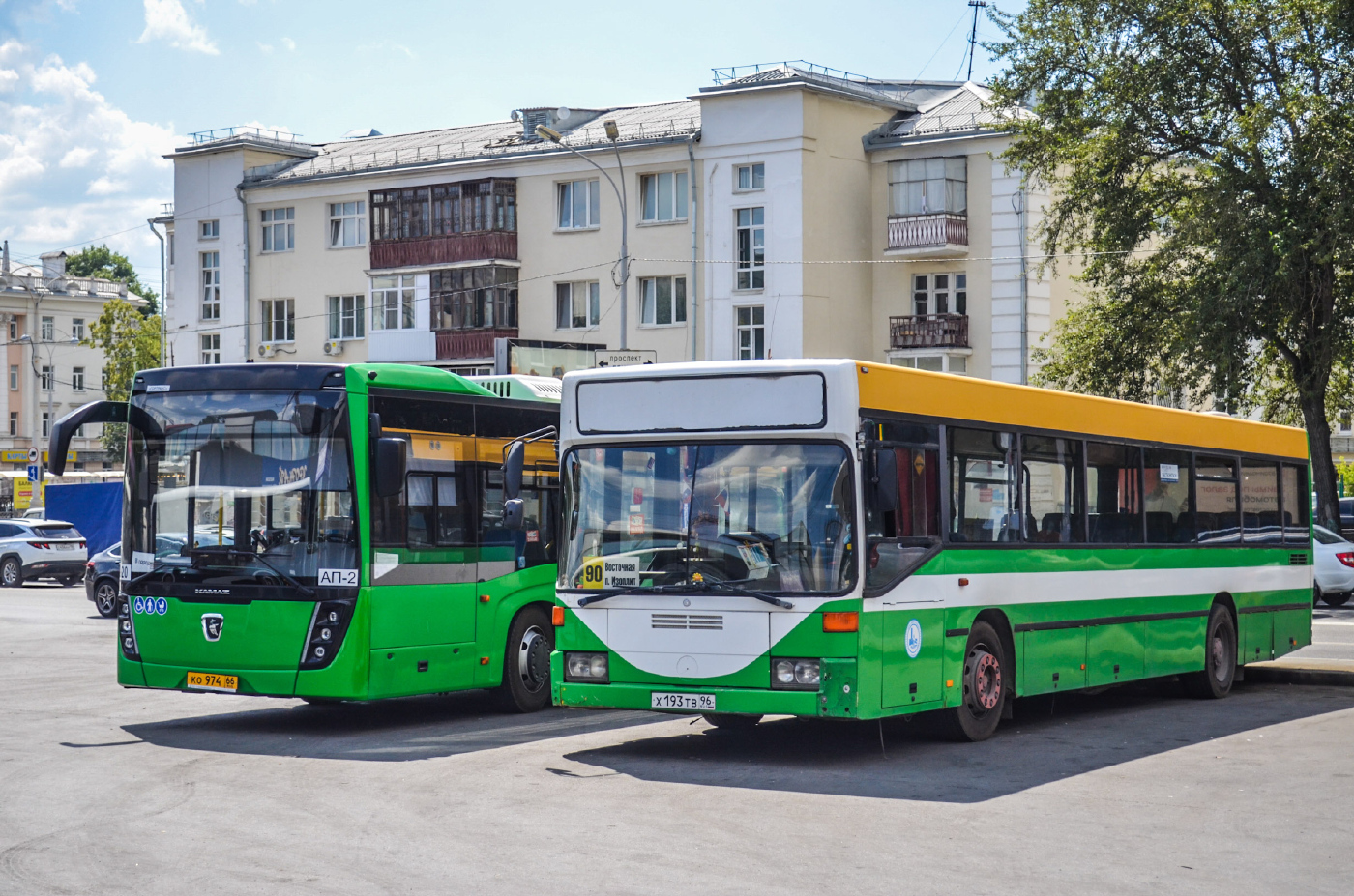 НЕФАЗ-5299-40-52  № 920; Mercedes-Benz O405 № Х 193 ТВ 96