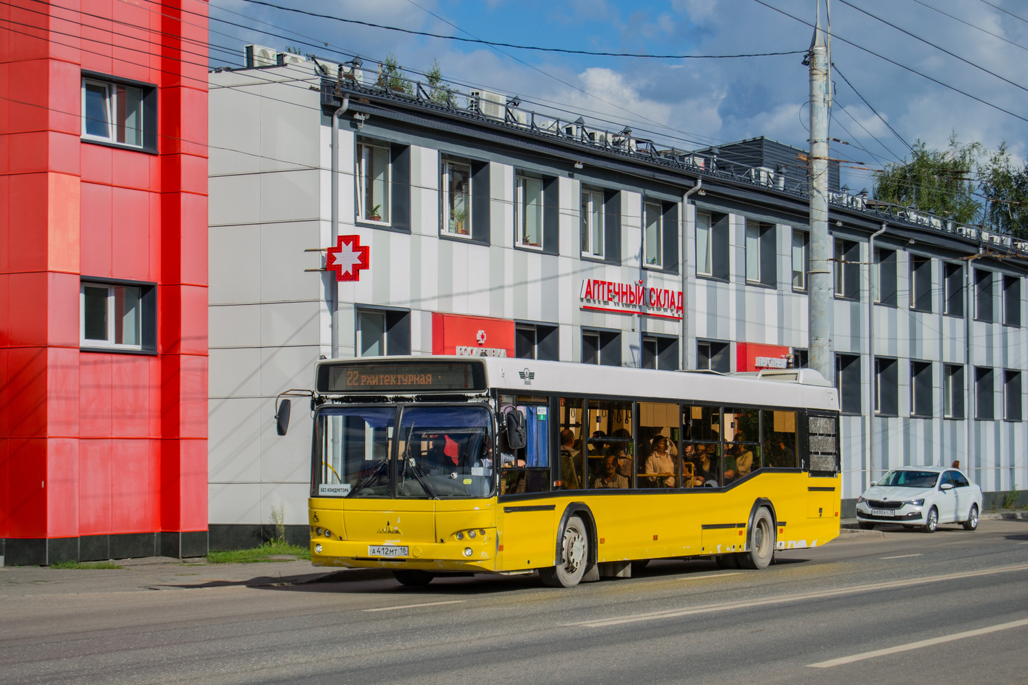 МАЗ-103.486 № А 412 МТ 18