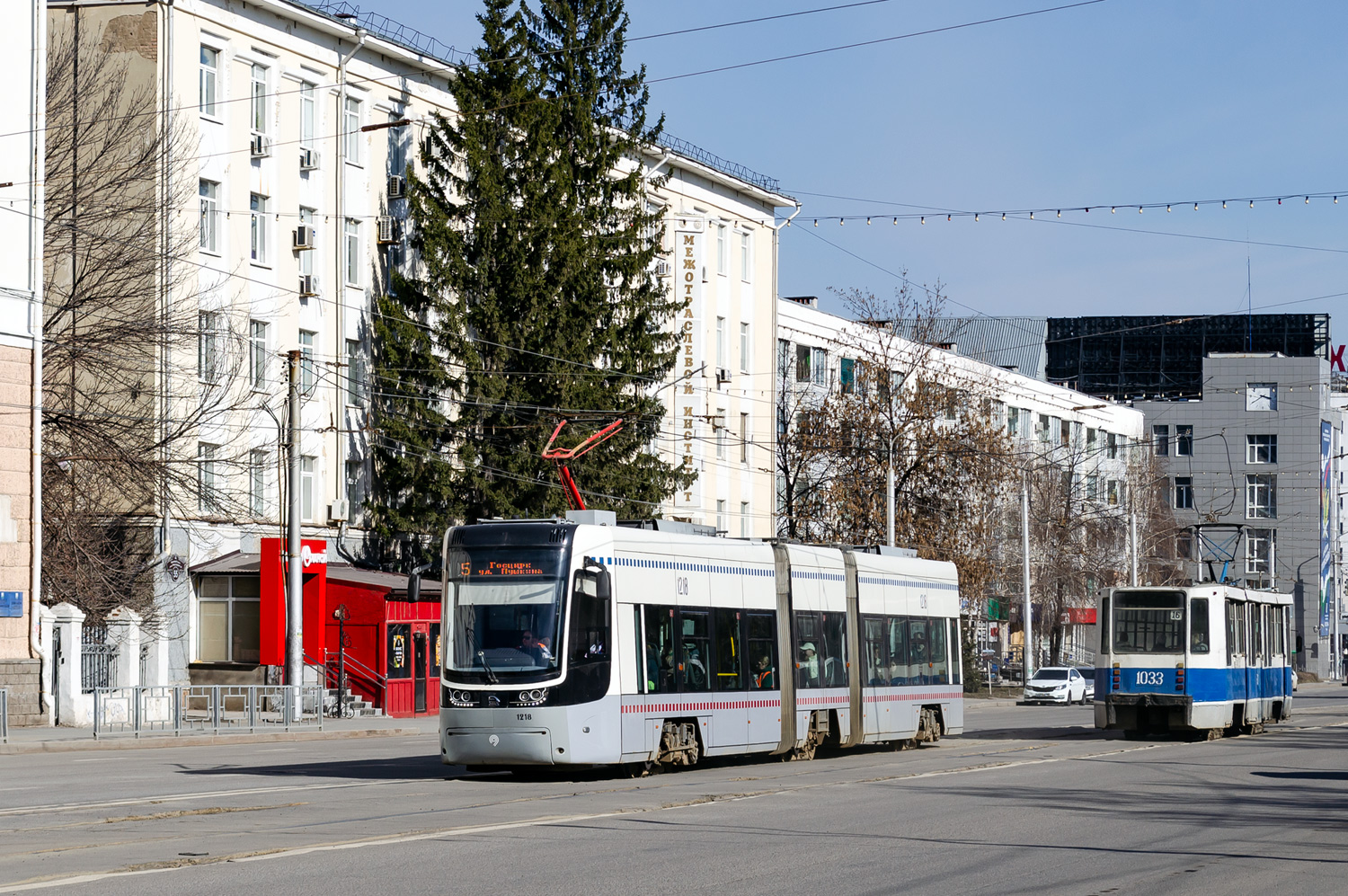 71-414 (Pesa Fokstrot) № 1218; 71-608К № 1033