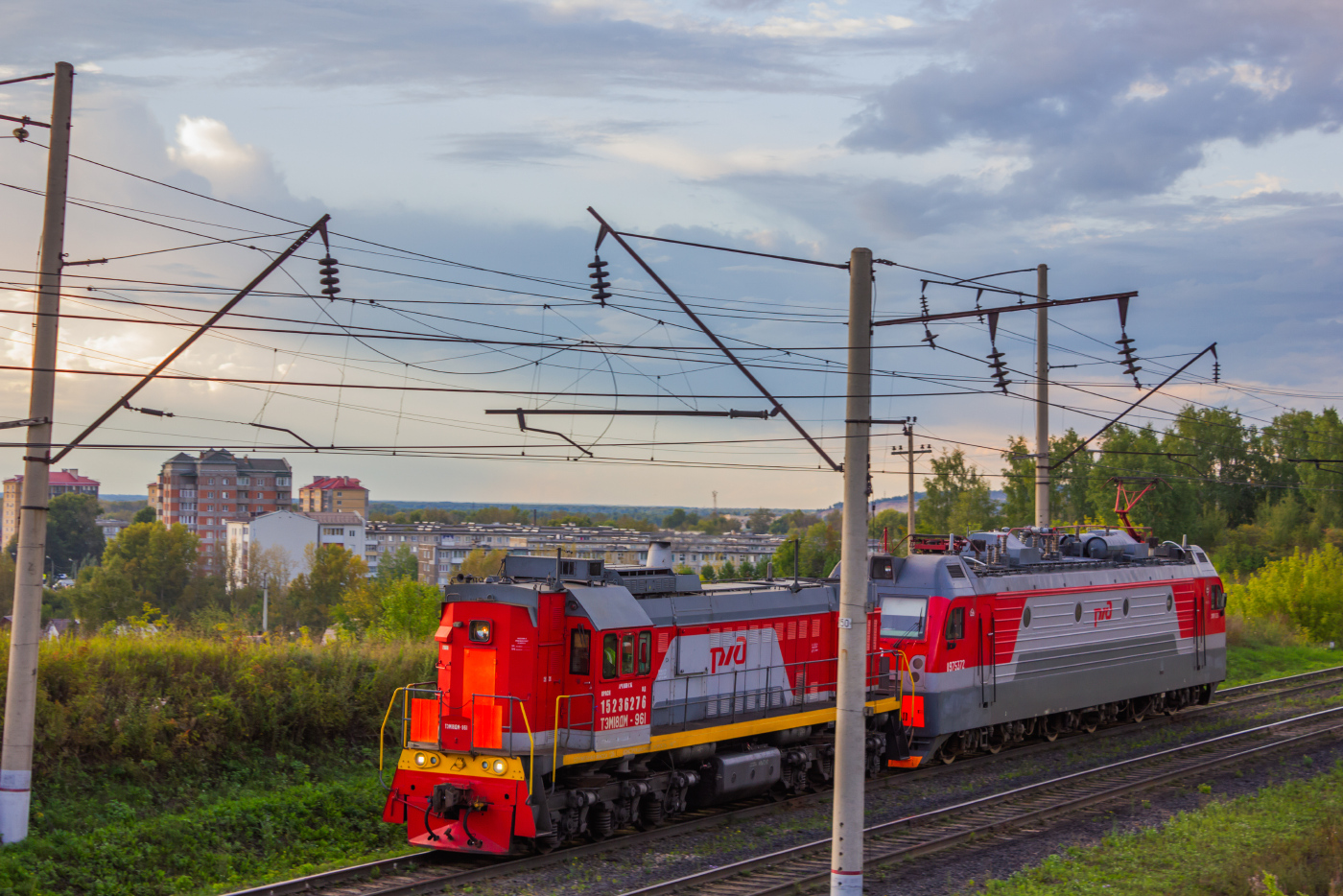 ТЭМ18ДМ-961; ЭП1П-038