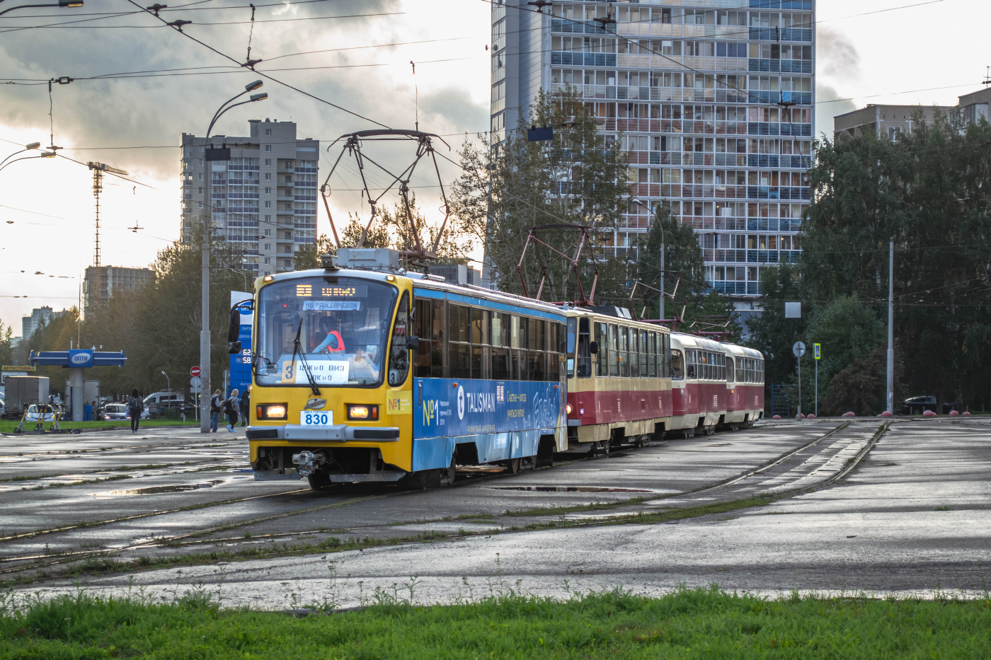 71-405 № 830; Tatra T6B5SU	 №758; Tatra T3SU № 323; Tatra T3SU № 324