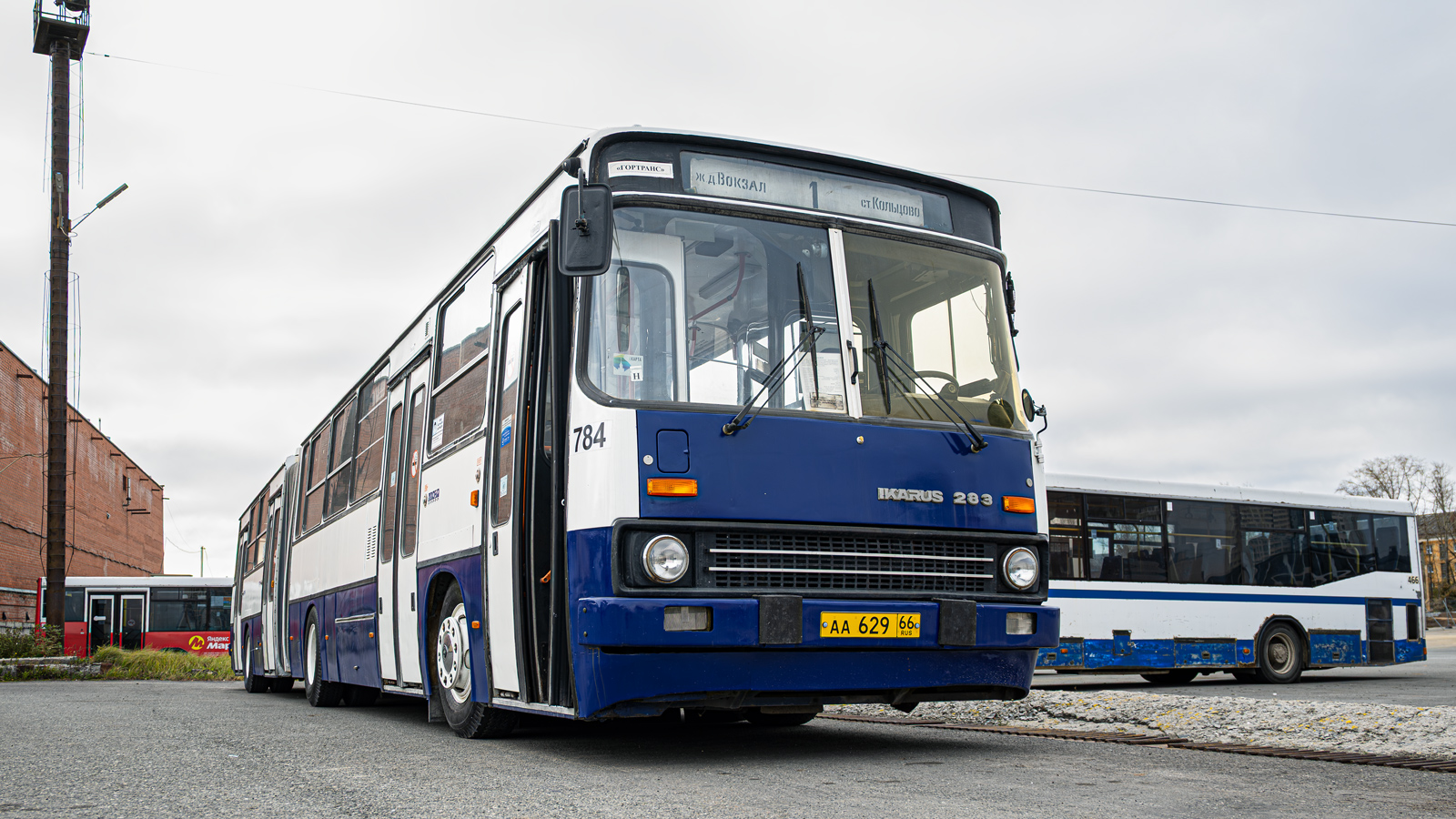 lkarus 283.10 № 784; НефАЗ-5299-20-32 № 466