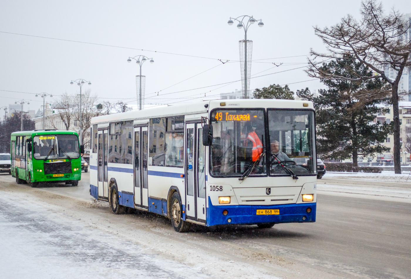 ПАЗ-320414-05 "Вектор" (1-2) № КК 993 66; НЕФАЗ-5299-20-32  № 1058