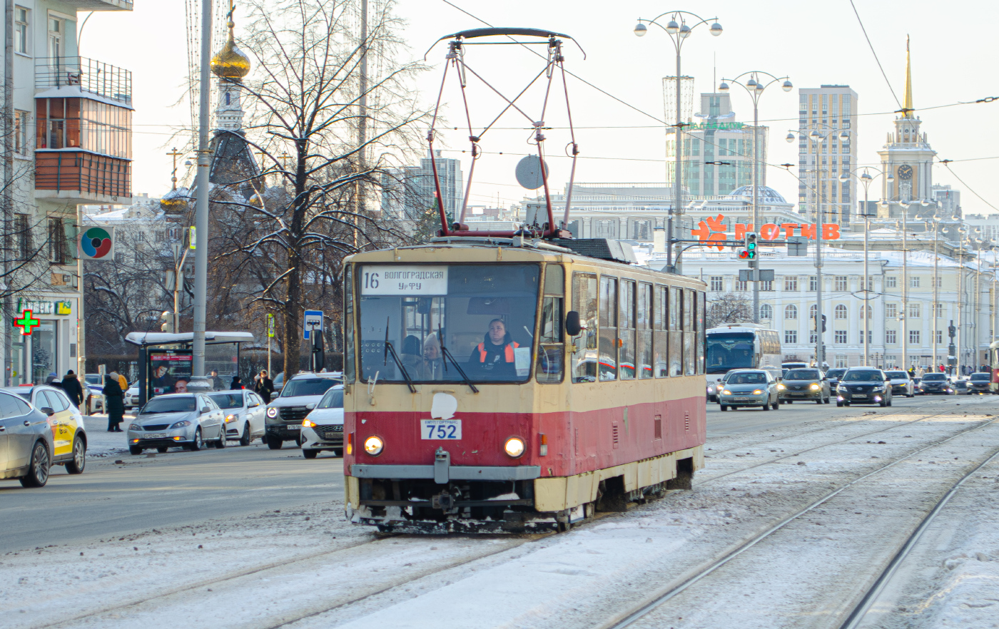 Tatra T6B5SU № 752