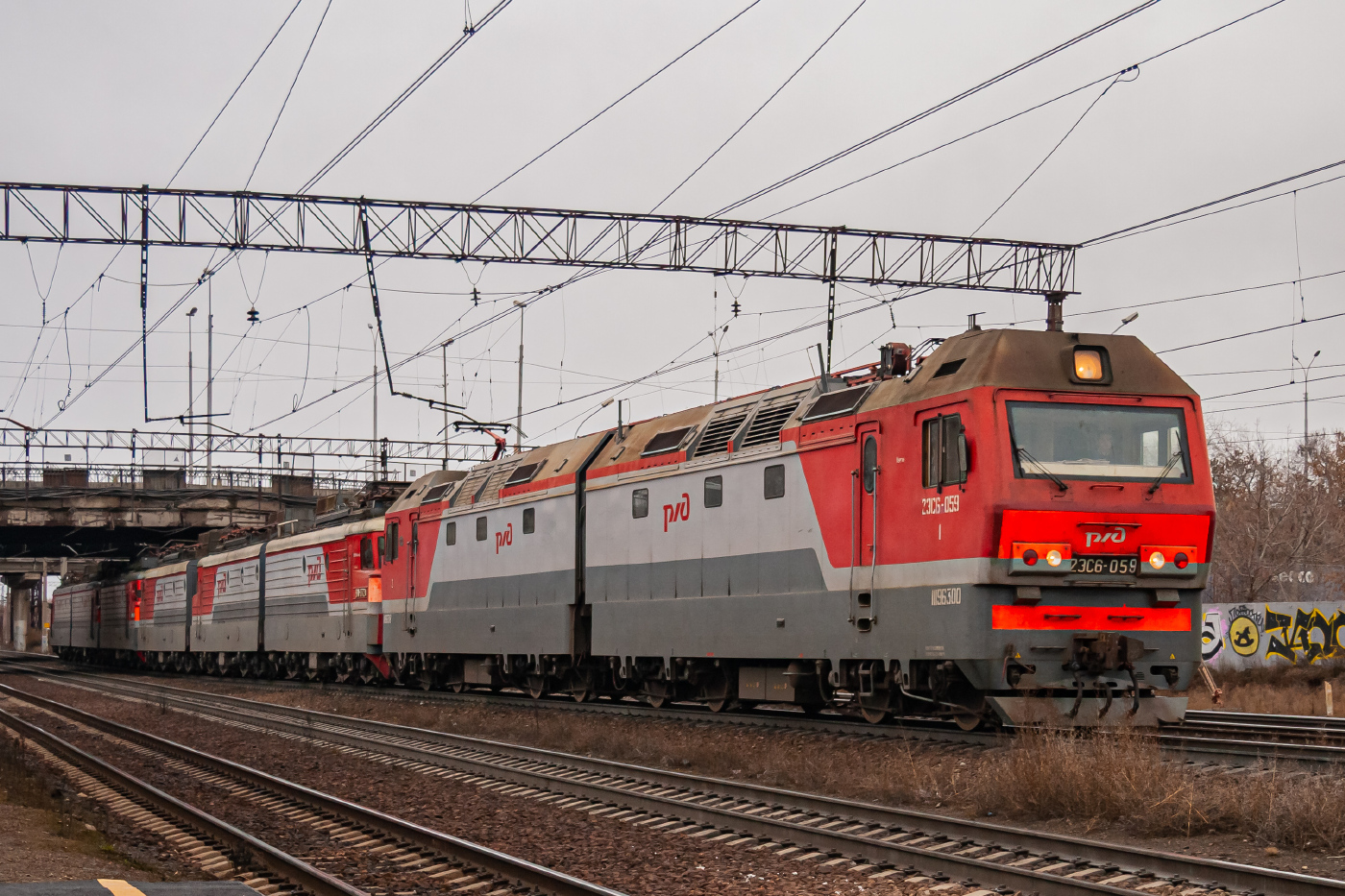 2ЭС6-059; ВЛ11-372; ВЛ11-365