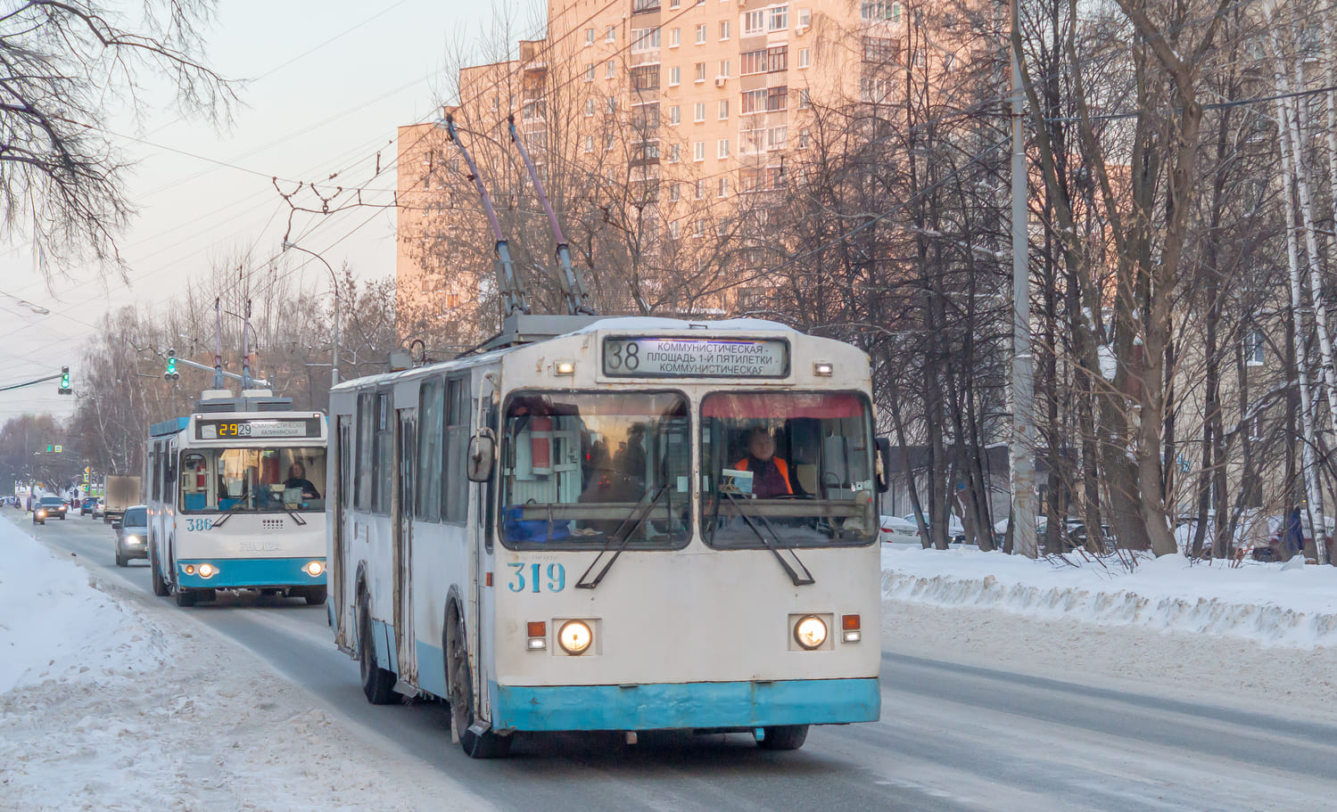 ЗиУ-682Г-016 (012)  № 319; ЗиУ-682Г-016.03 №386