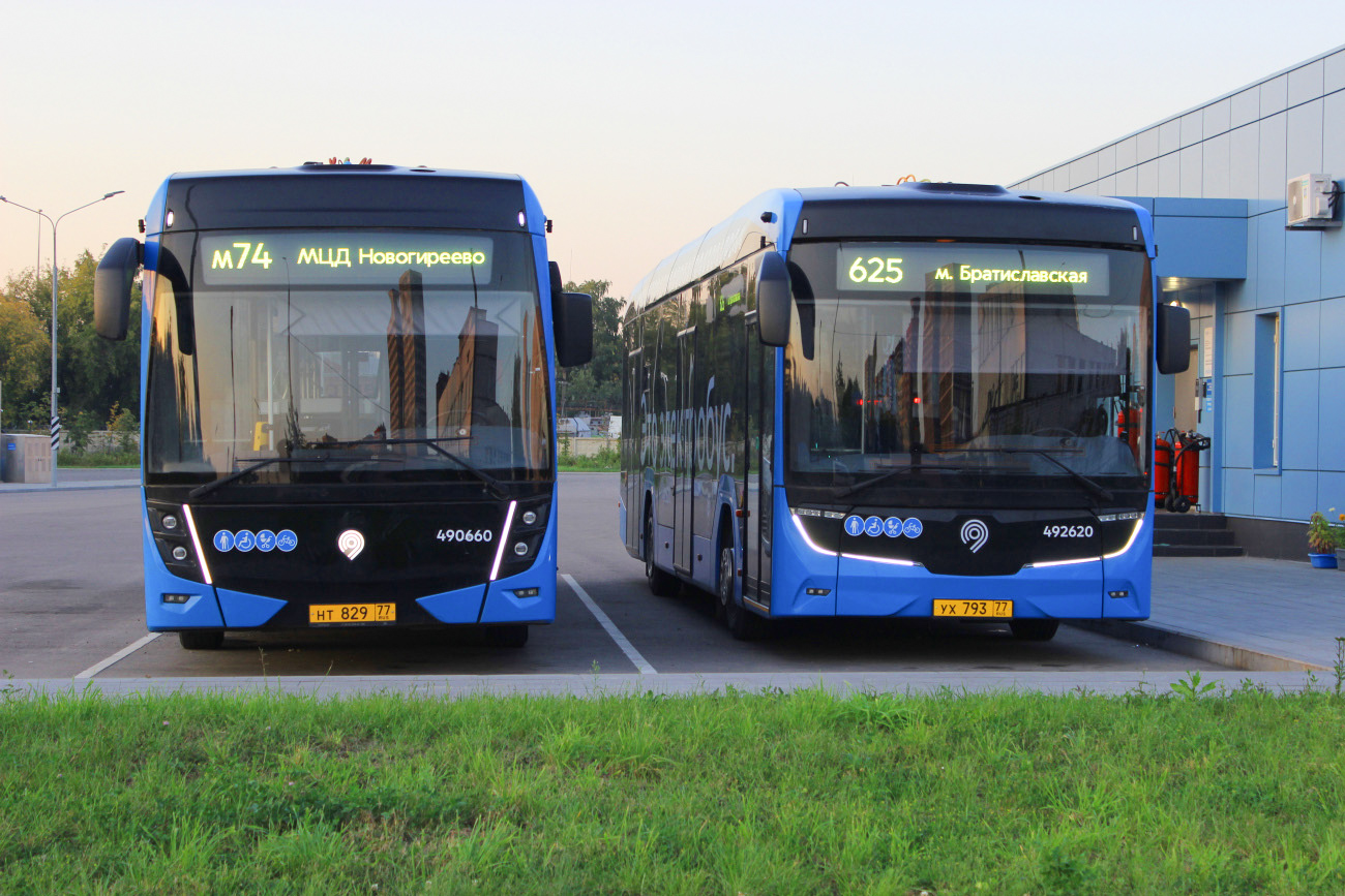 КАМАЗ-6282 № 490660; КАМАЗ-52222 № 492620