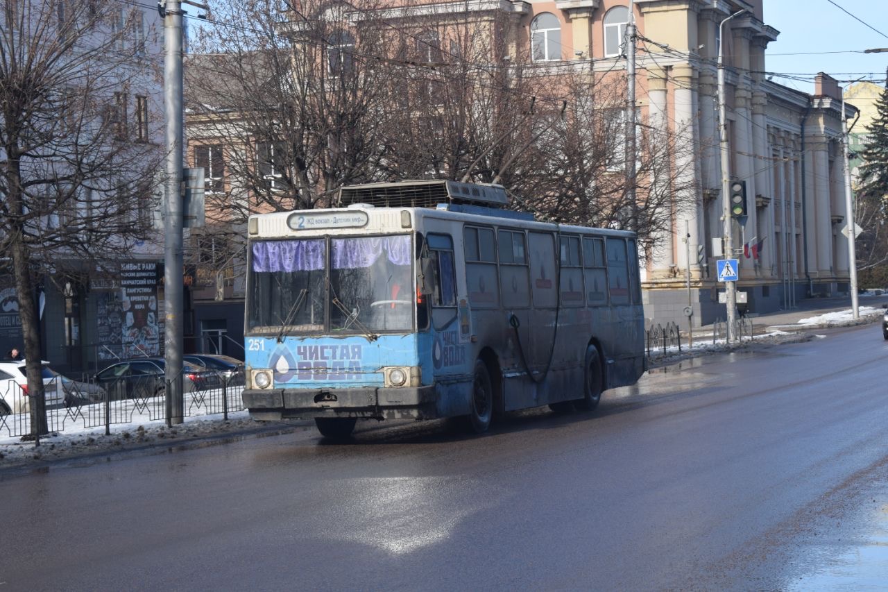ЮМЗ Т2 № 251