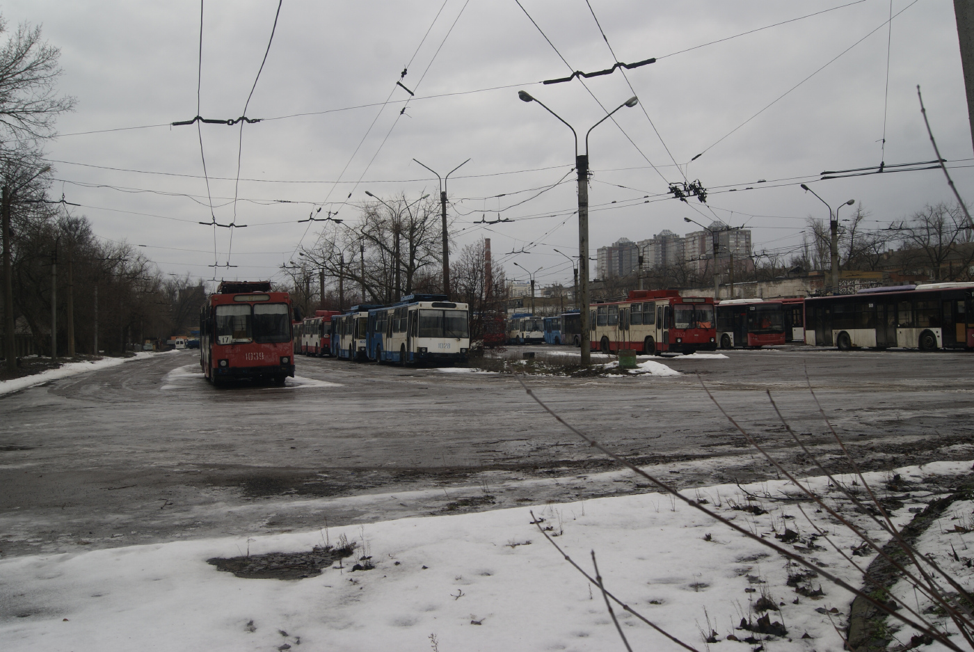 ЮМЗ Т2 № 1039; ЮМЗ Т2 № 1028; ЮМЗ Т2 № 1052; ЮМЗ Т2 № 1027; ЛАЗ Е183 № 1521; ЛАЗ Е183 № 1509