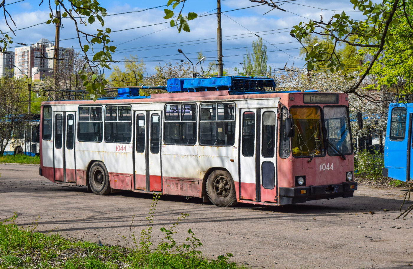 ЮМЗ Т2 № 1044