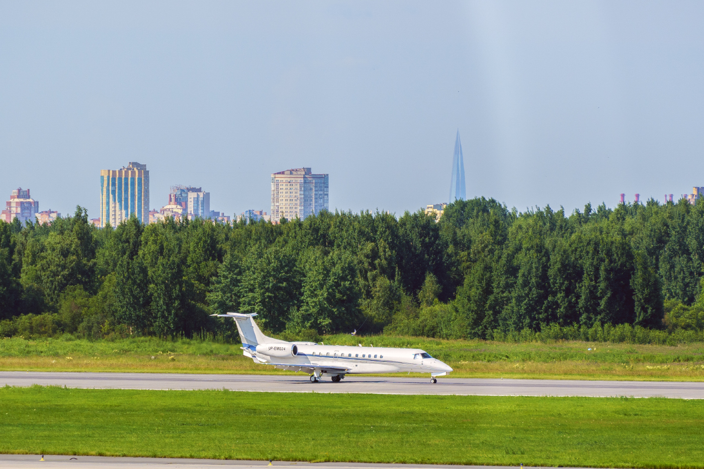 Embraer Legacy 650 UP-EM024