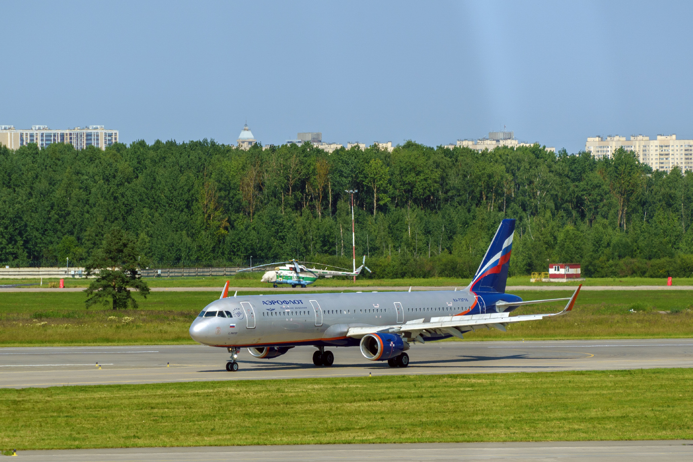 Airbus A321-211 RA-73716