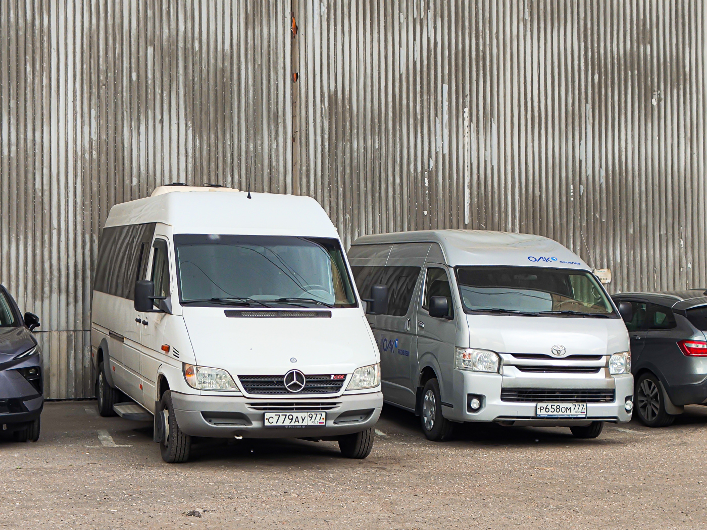 Луидор-223212 (MB Sprinter Classic) № С 779 АУ 977; Toyota HiAce TRH223L № Р 658 ОМ 777