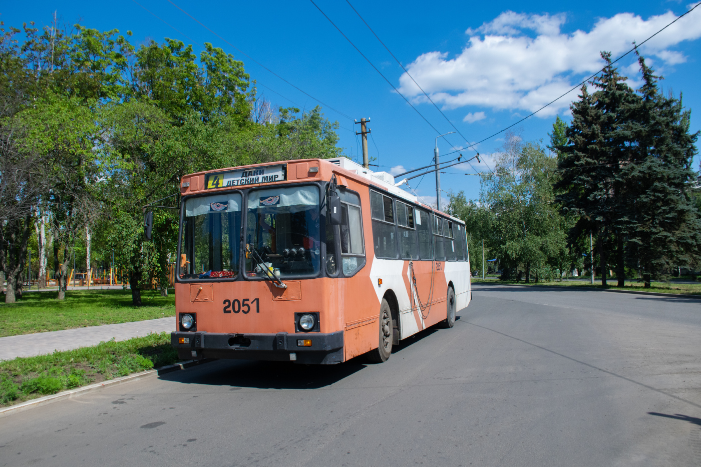 ЮМЗ Т2 № 2051