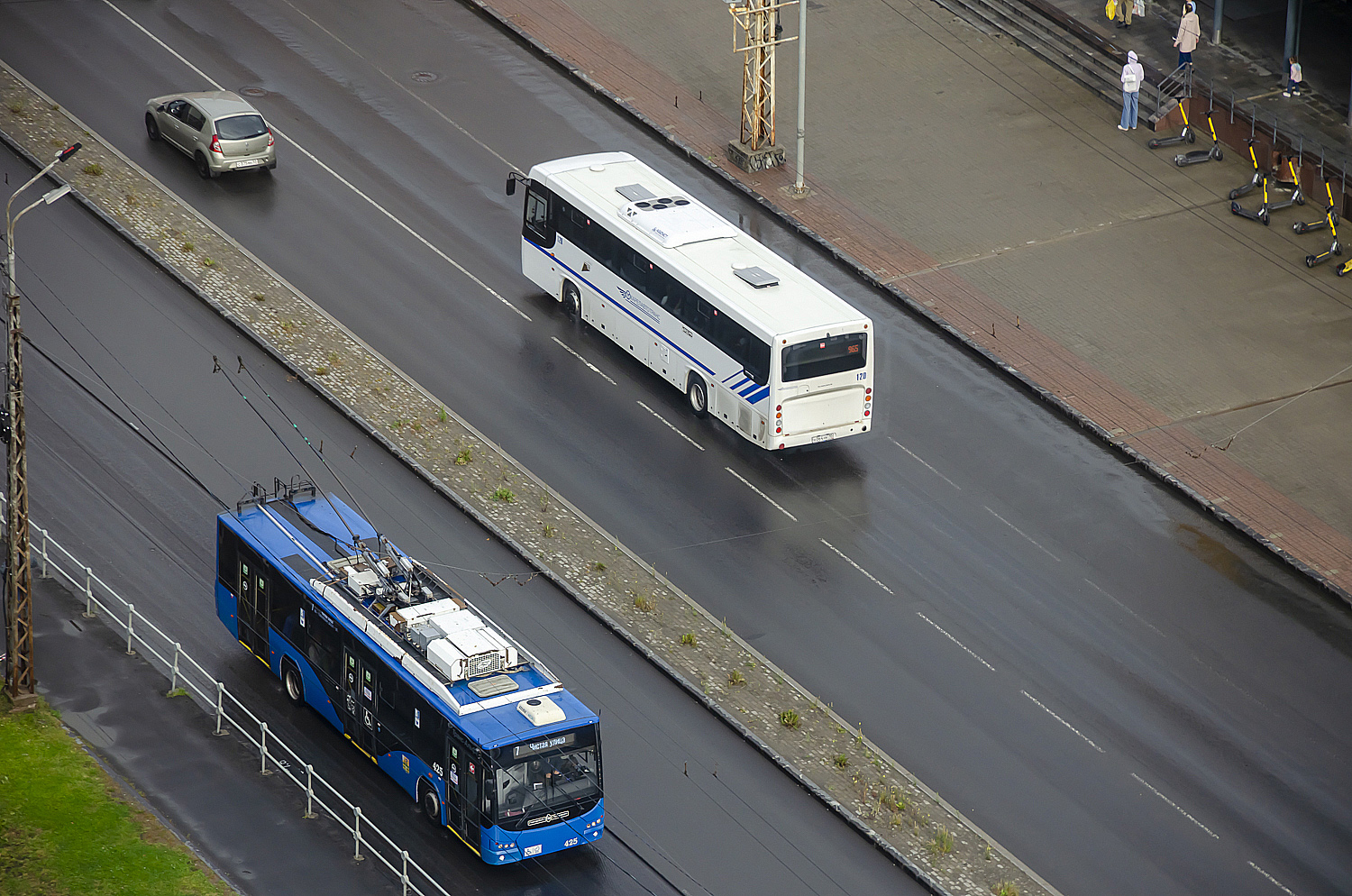 ВМЗ-5298.01 Авангард № 425; Van Hool T815 Alicron № Н 064 НК 10