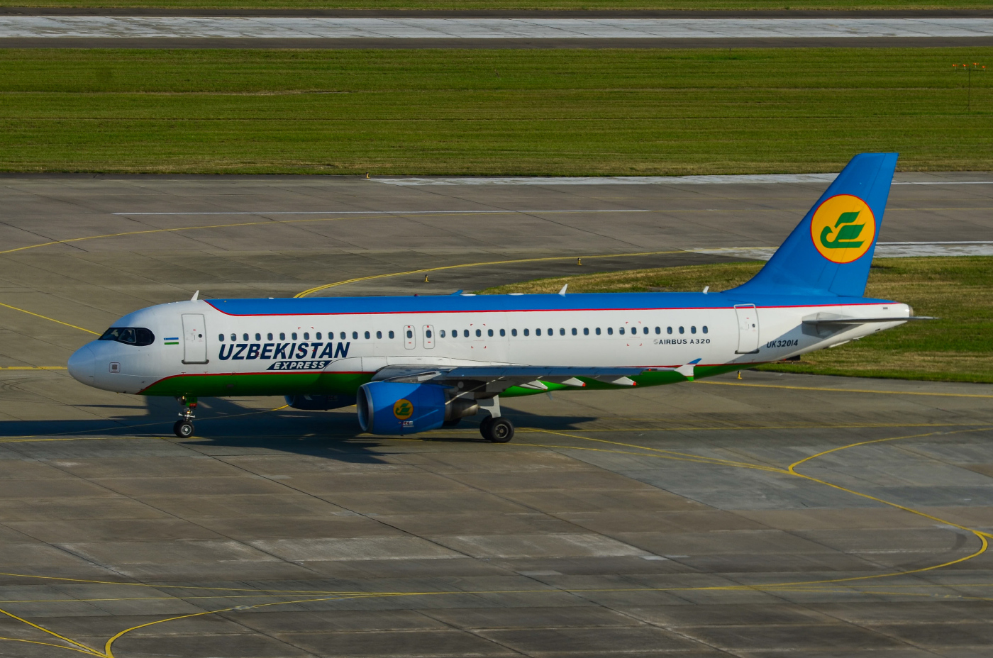 Airbus A320-214 № UK32014