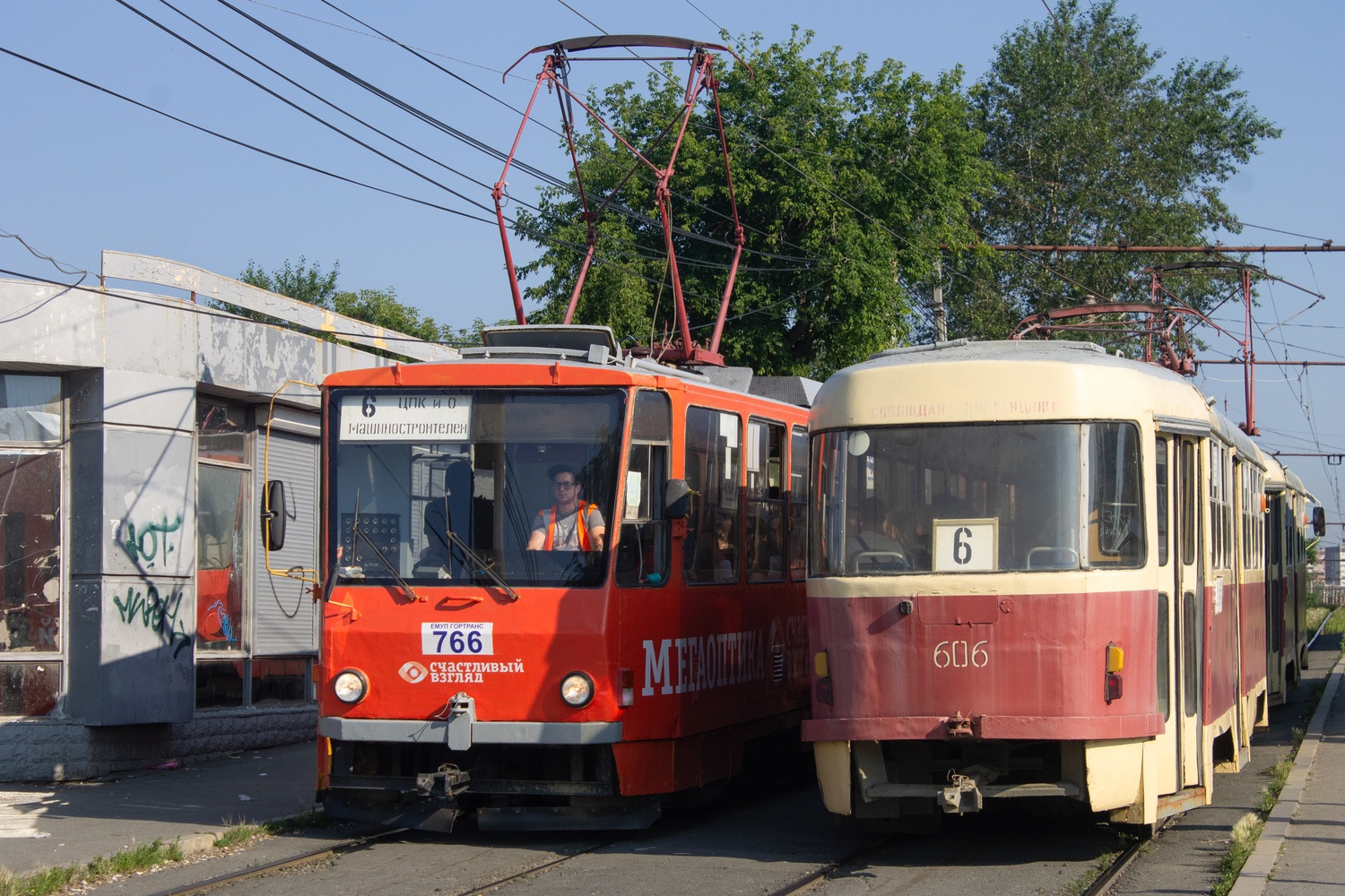 Tatra T6B5SU № 766-767; Tatra T3SU № 605-606