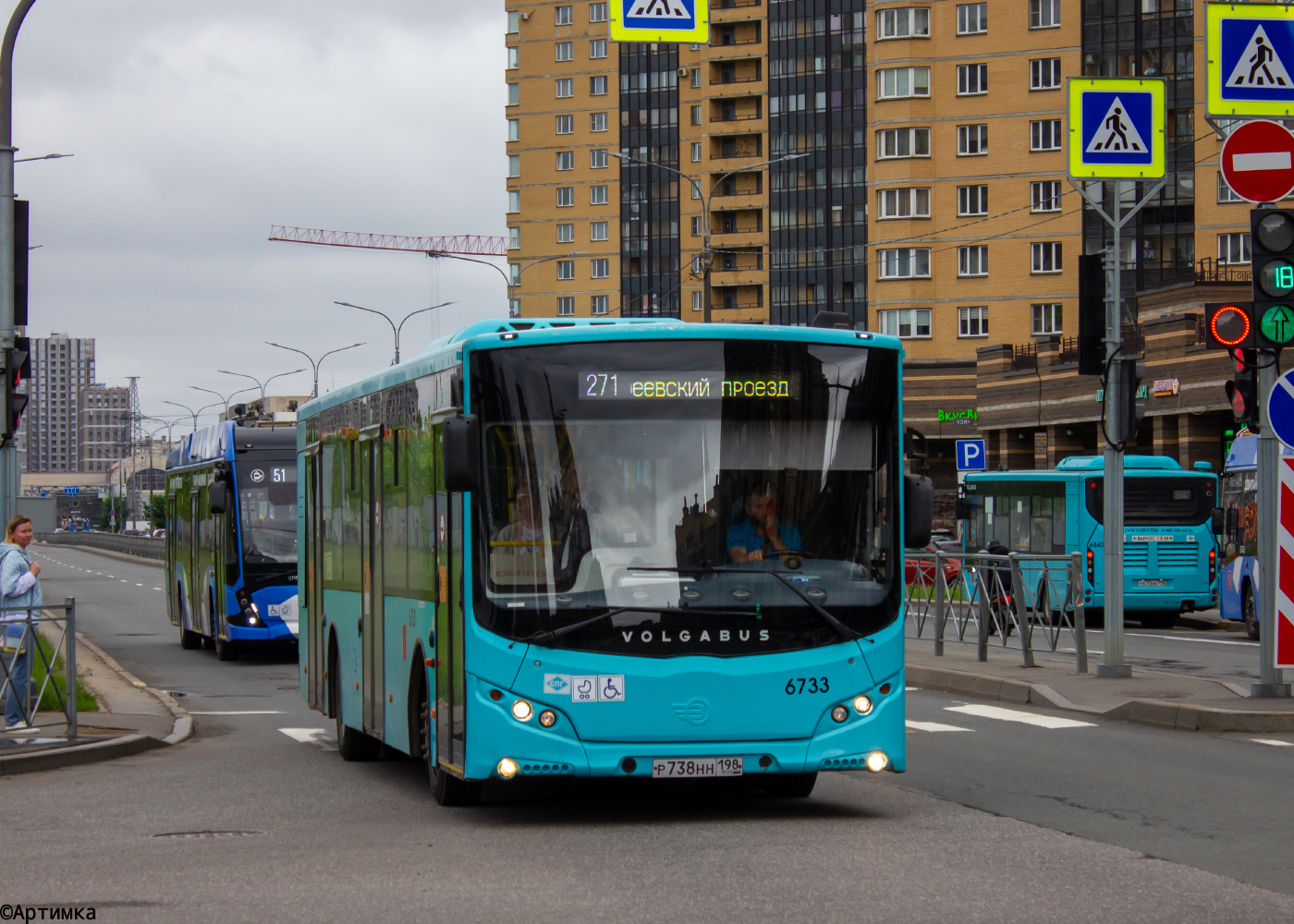 Volgabus-5270.G4 (LNG) № Р 738 НН 198; Volgabus-4298.G4 (LNG) № Р 670 НК 198