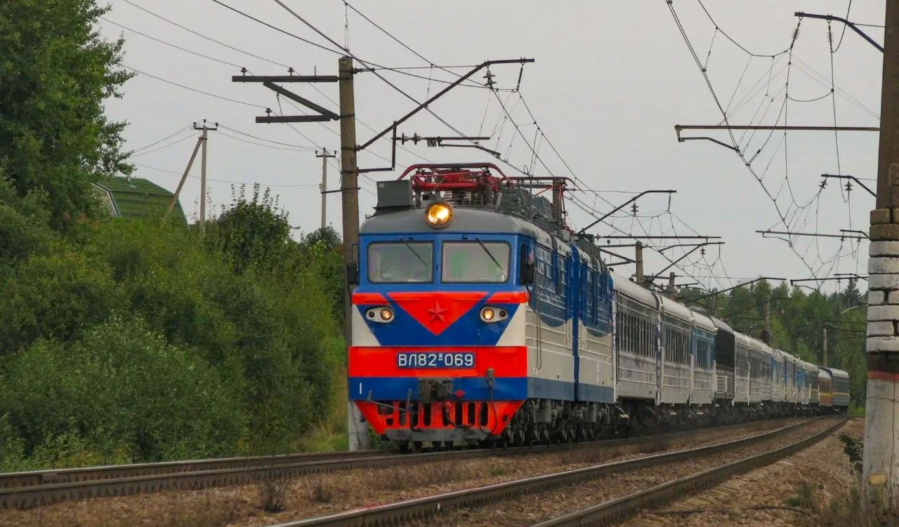 ВЛ82М-069