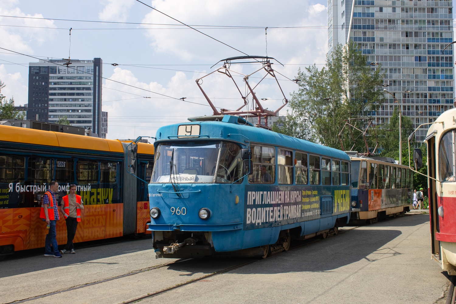 Tatra T3SU (двухдверная) № 960; Tatra T6B5SU № 361; 71-639 «Кастор № 860