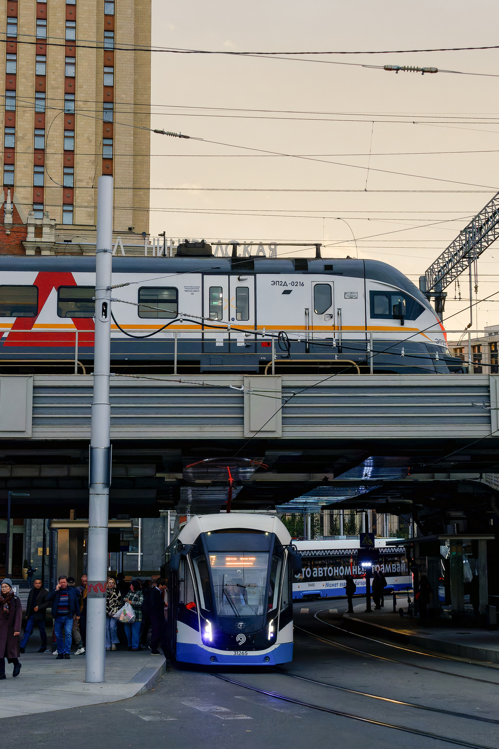 Фотозарисовки; ЭП2Д-216; 71-911ЕМ «Львёнок» № 31265
