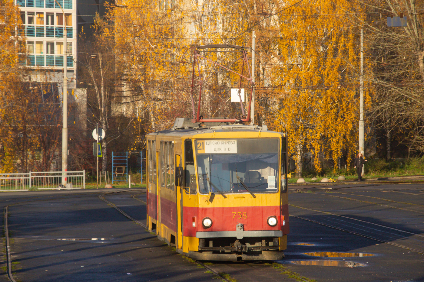 Tatra T6B5 № 758