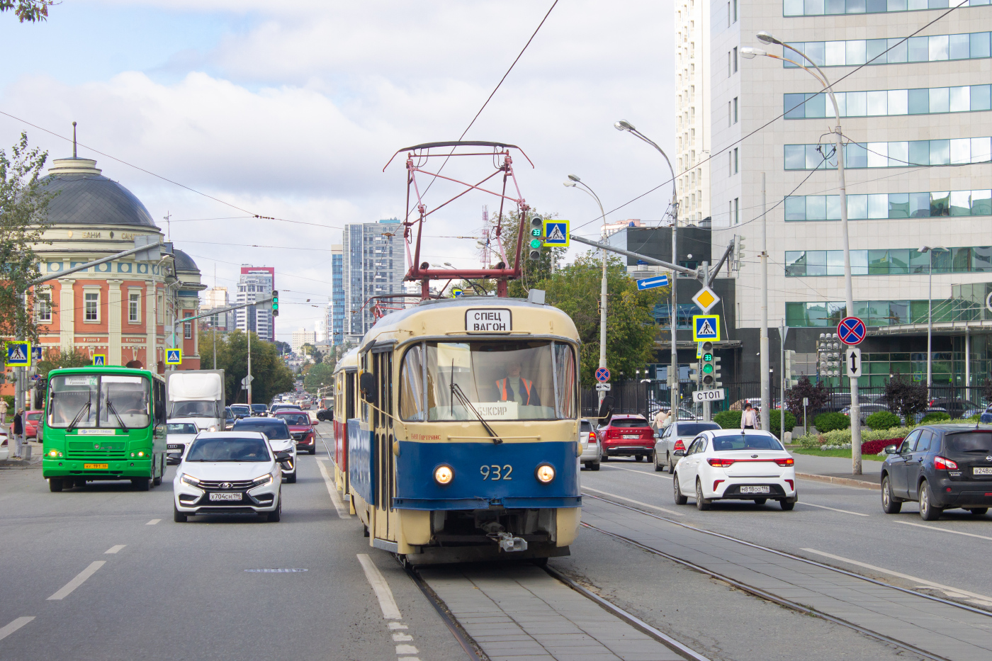 Tatra T3SU (двухдверная) № 932; Tatra T3SU № 216; ПАЗ-320402-04