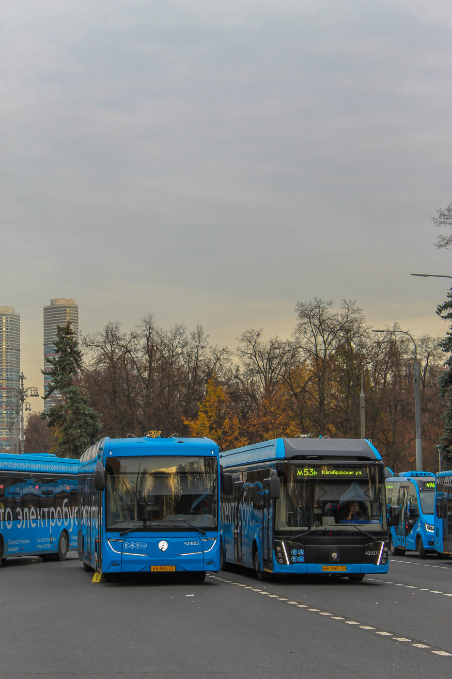 КамАЗ-52222 № 431855 (РВ 924 77); ЛиАЗ-6274 №  430372 (МР 563 77)