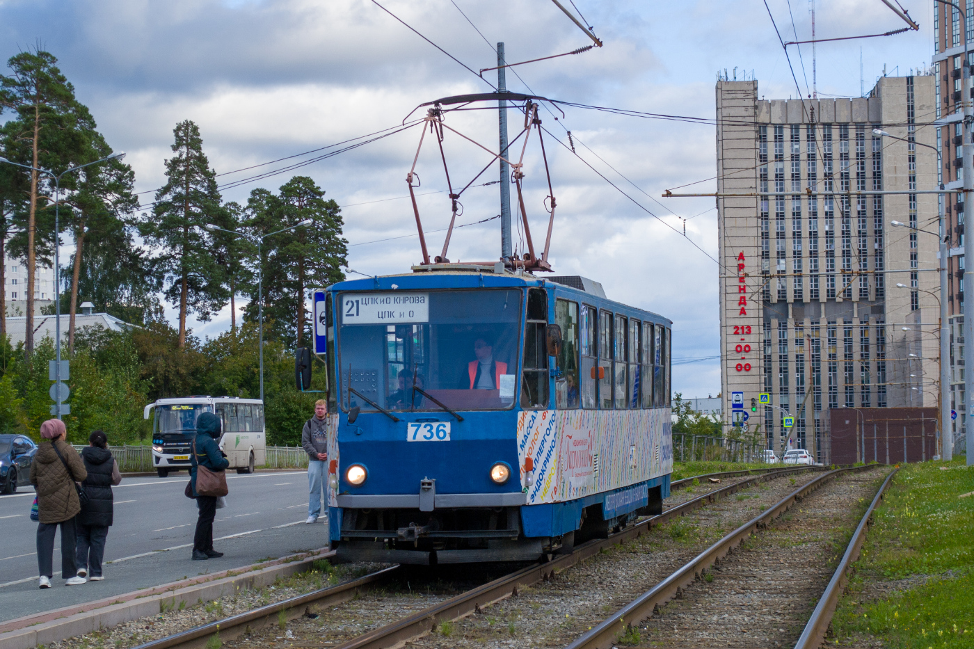 Tatra T6B5SU № 736